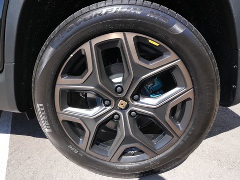 Used 2026 Rivian R1T Premium image 19