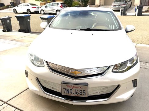 Used 2016 Chevrolet Volt Premier w/ Driver Confidence Package FWD image 4