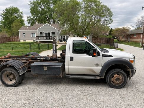 Used 2014 Ford F550 4x4 Regular Cab Super Duty image 2
