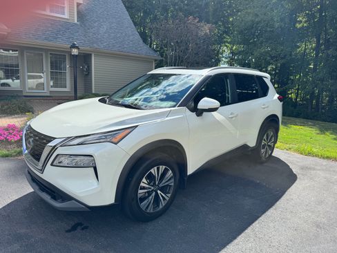 Used 2023 Nissan Rogue SV w/ SV Premium Package image 10