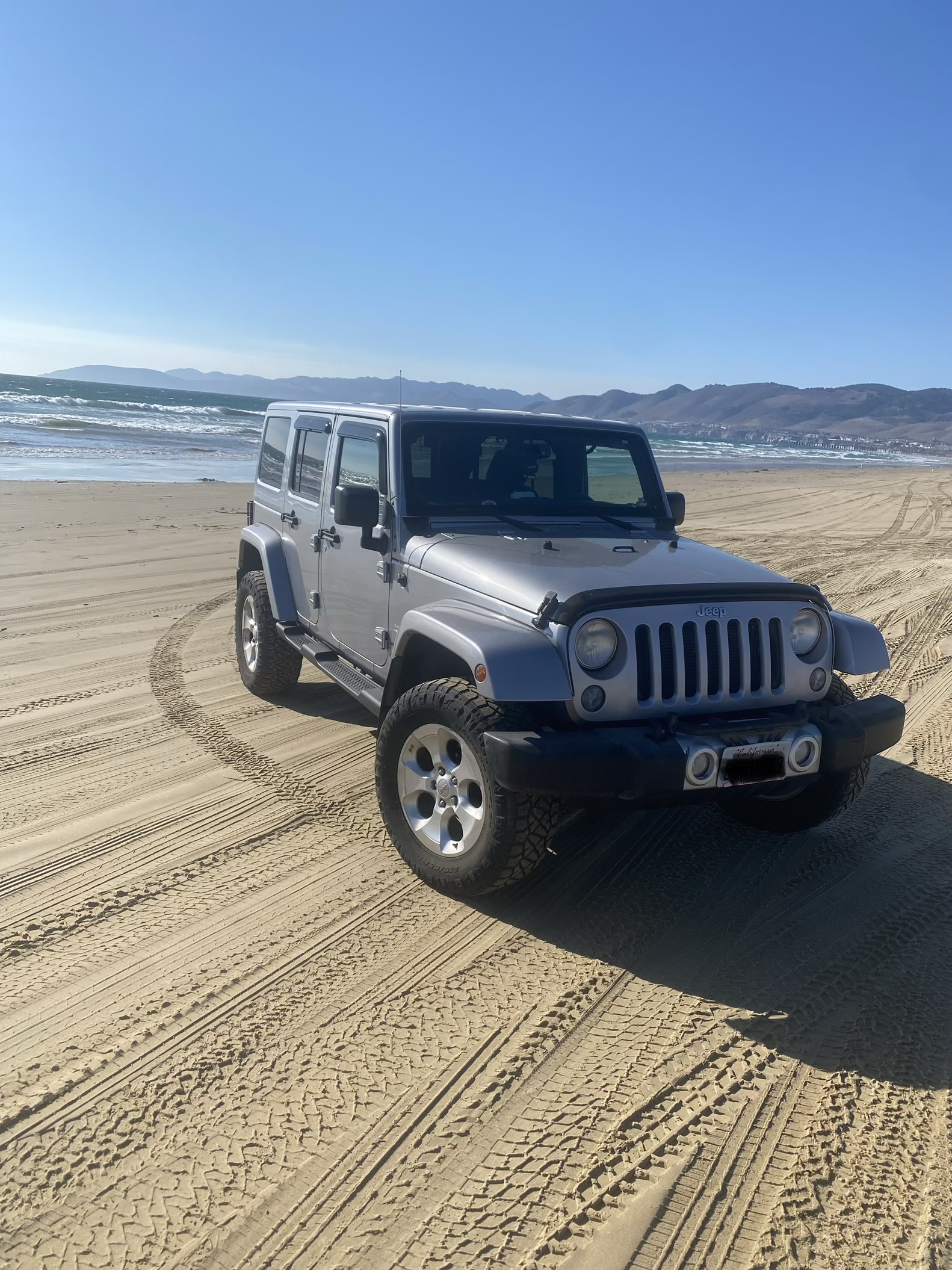Used 2014 Jeep Wrangler Unlimited Sahara w/ Connectivity Group AWD/4WD image 4