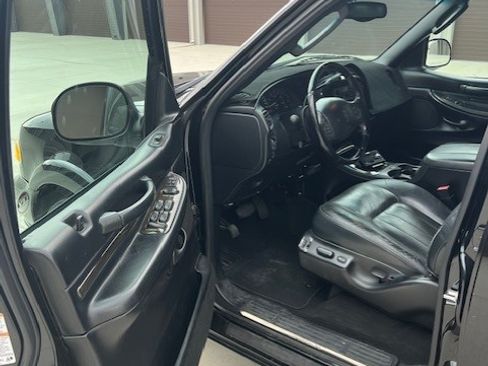 Used 2002 Lincoln Blackwood image 5