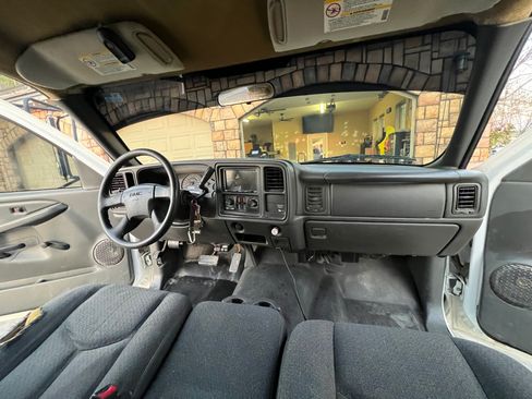 Used 2005 GMC Sierra 3500 W/T w/ Heavy-Duty Power Package image 13