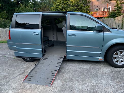 Used 2010 Chrysler Town & Country Touring image 1