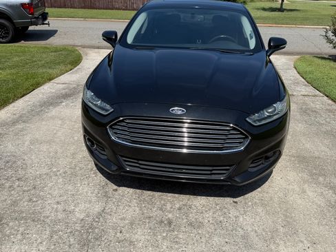 Used 2014 Ford Fusion SE w/ Equipment Group 202A FWD image 2