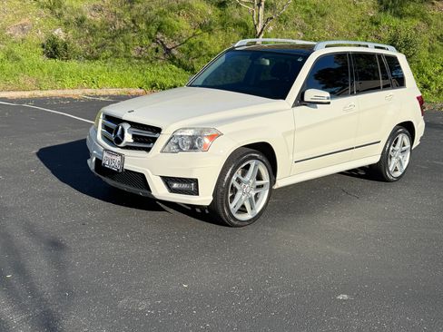Used 2011 Mercedes-Benz GLK 350 4MATIC image 1