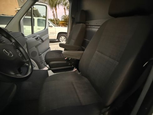 Used 2015 Mercedes-Benz Sprinter 2500 image 13