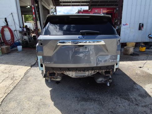 Used 2021 Ford Explorer XLT w/ Equipment Group 202A image 5