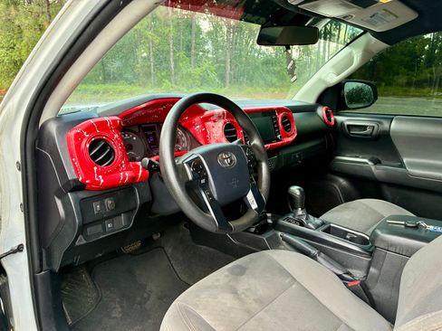 Used 2020 Toyota Tacoma SR RWD image 14