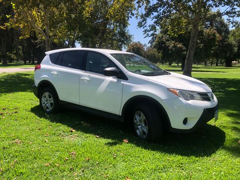 Used 2015 Toyota RAV4 LE FWD image 4