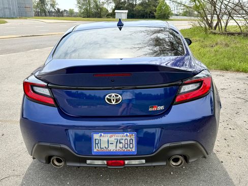 Used 2025 Toyota GR86 Premium image 2