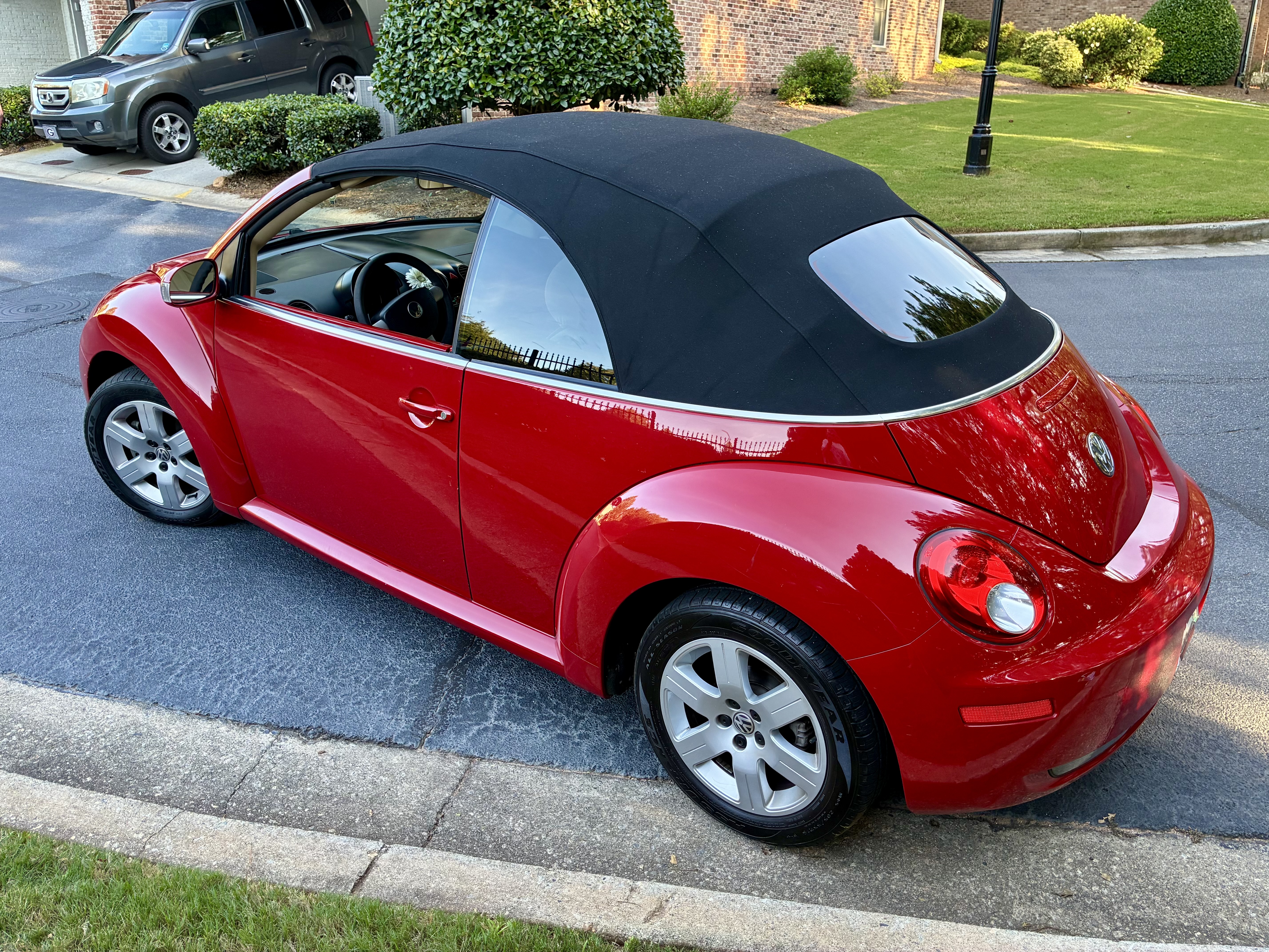 Used 2007 Volkswagen Beetle Convertible w/ Package 1 FWD image 8