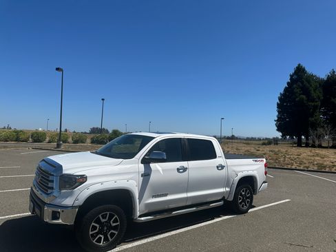 Used 2019 Toyota Tundra Limited w/ Limited Premium Package AWD/4WD image 8