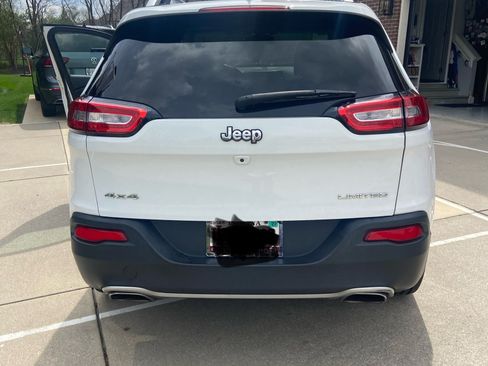 Used 2017 Jeep Cherokee Limited image 4