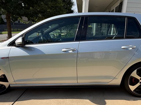 Used 2015 Volkswagen Golf 4-Door FWD image 4