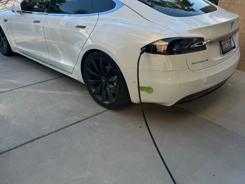 Used 2016 Tesla Model S 90D image 4