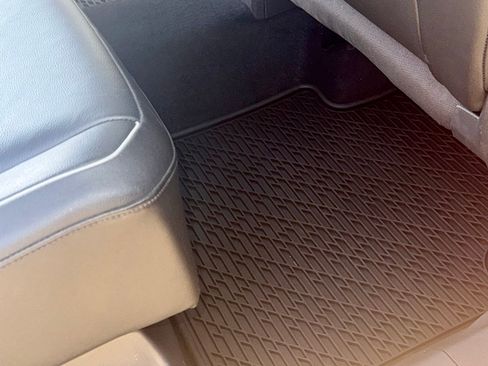 Used 2018 Volkswagen Tiguan SEL Premium image 21