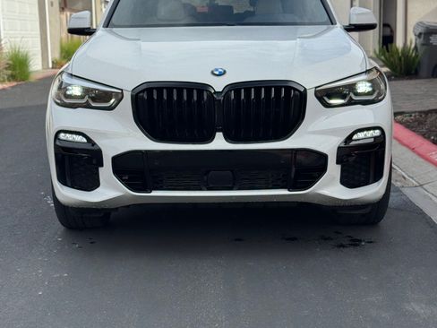 Used 2021 BMW X5 xDrive40i w/ M Sport Package image 2