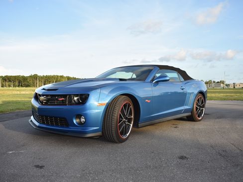 Used 2013 Chevrolet Camaro SS w/ Hot Wheels Special Edition RWD image 4