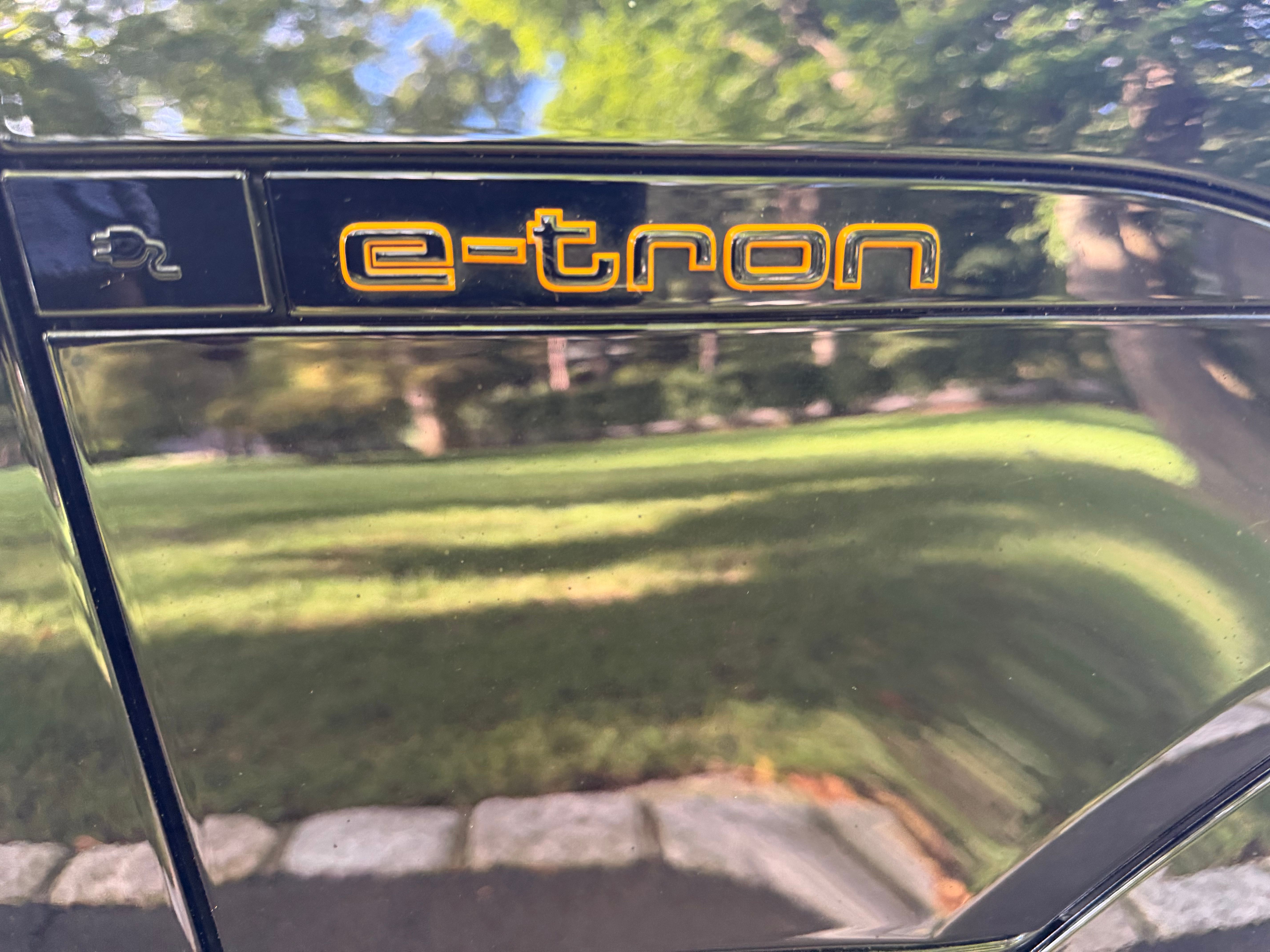 Used 2022 Audi e-tron Premium Plus w/ Premium Plus Package AWD/4WD image 17