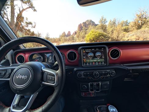 Used 2022 Jeep Wrangler Unlimited Rubicon w/ Steel Bumper Group image 9