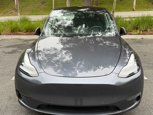 Used 2021 Tesla Model Y Long Range AWD/4WD image 2