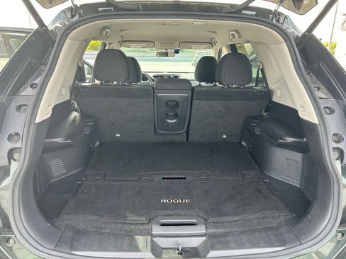 Used 2018 Nissan Rogue SV image 15