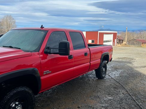 Used 2006 Chevrolet Silverado 3500 LT w/ Heavy-Duty Power Package image 4