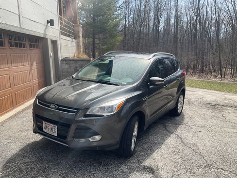 Used 2015 Ford Escape Titanium image 2