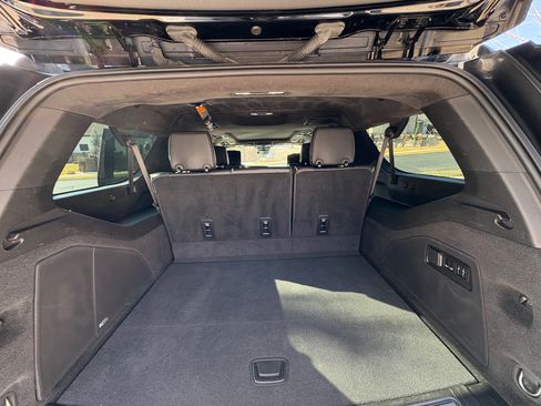 Used 2022 Cadillac Escalade ESV Premium Luxury Platinum image 19