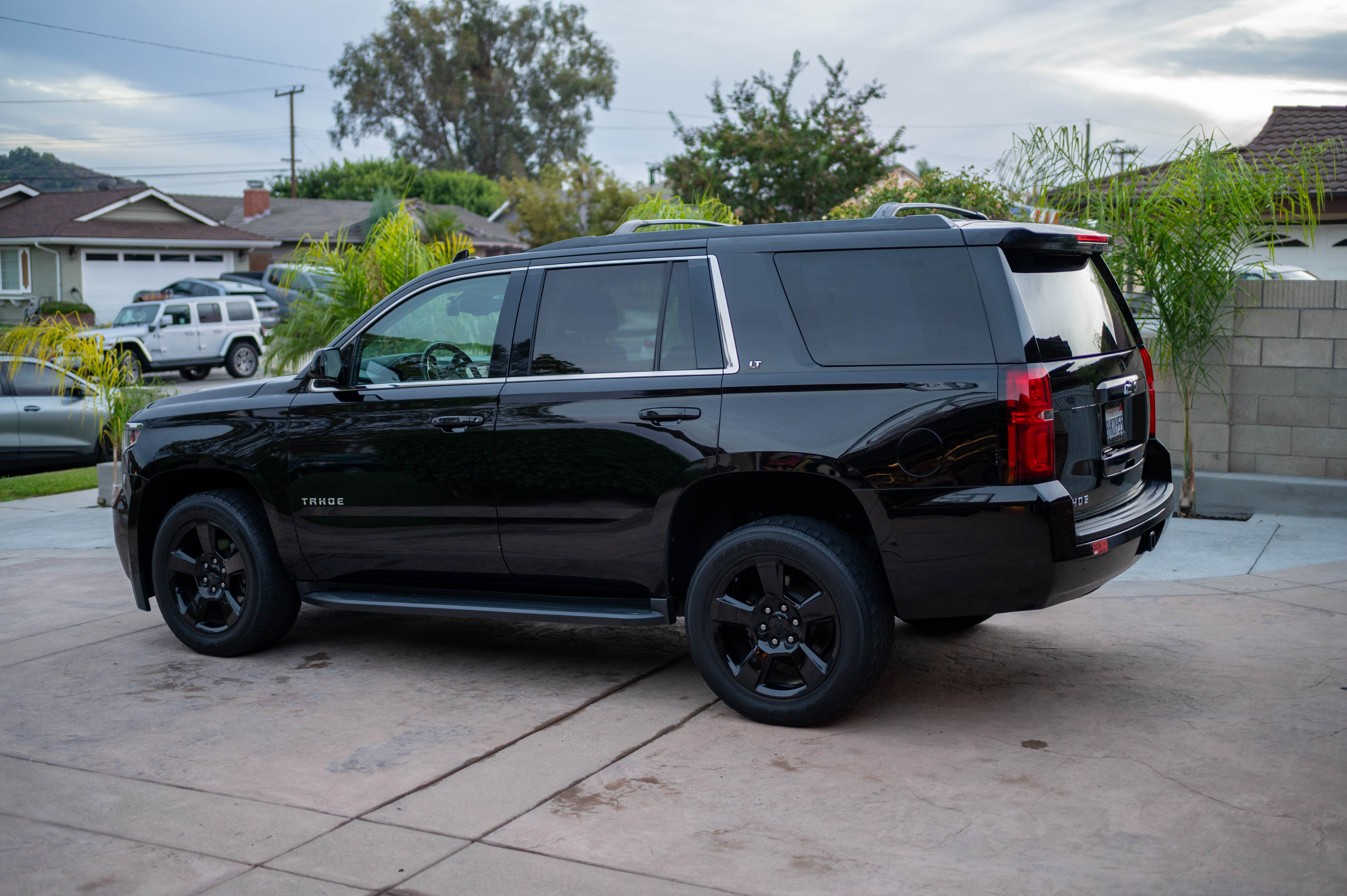 Used 2019 Chevrolet Tahoe LT w/ LT Midnight Edition RWD image 4