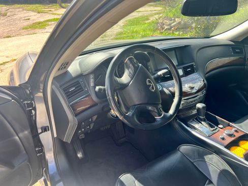 Used 2018 INFINITI Q70 L 3.7 w/ Sensory Package image 11