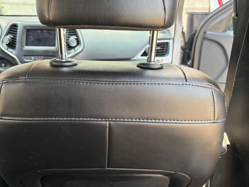 Used 2019 Jeep Cherokee Latitude Plus w/ Comfort/Convenience Group FWD image 11