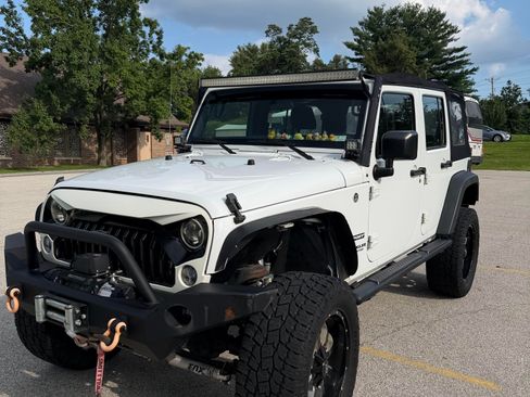 Used 2016 Jeep Wrangler Unlimited Sport w/ Max Tow Package AWD/4WD image 4