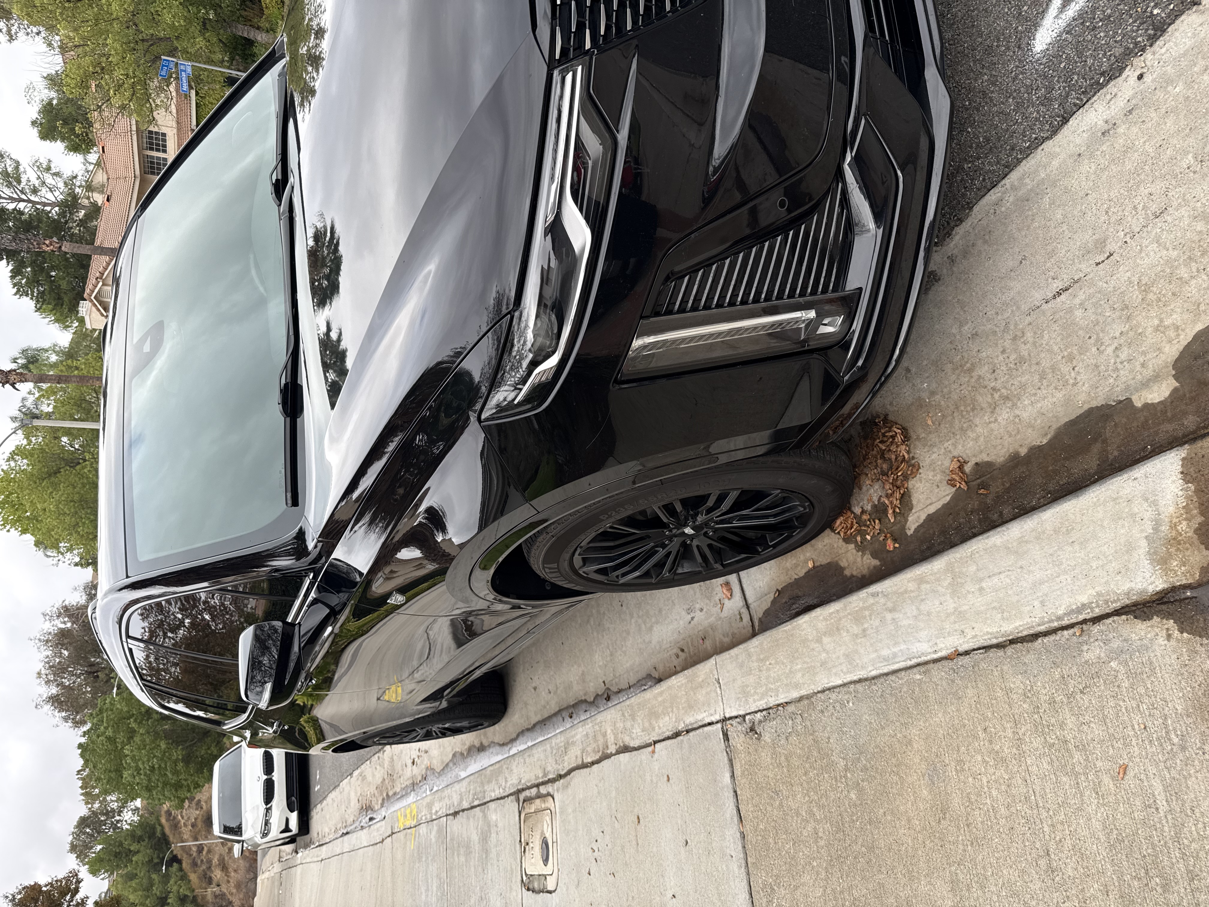 Used 2023 Cadillac XT6 Premium Luxury FWD image 2