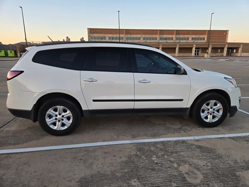 Used 2014 Chevrolet Traverse LS FWD image 8