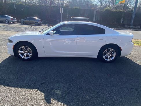 Used 2022 Dodge Charger SXT w/ Leather Interior Group image 4