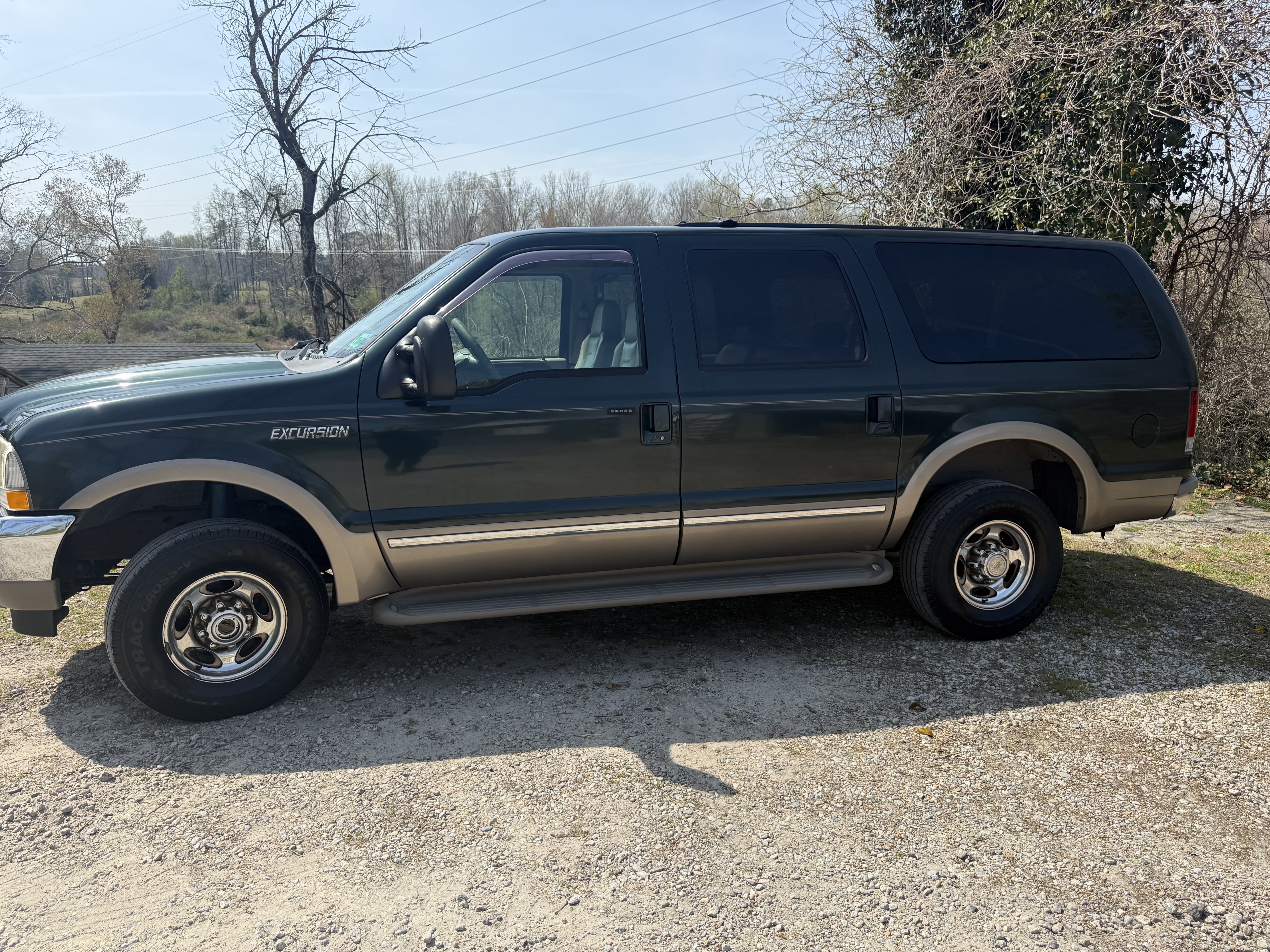 Used 2002 Ford Excursion Limited AWD/4WD image 2