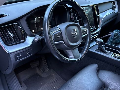 Used 2019 Volvo XC60 T5 Momentum w/ Premium Package AWD/4WD image 6