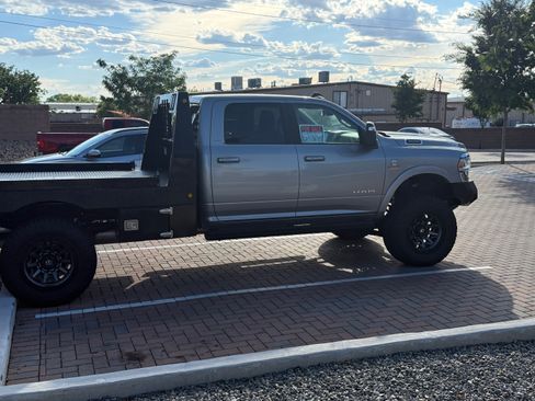 Used 2023 RAM 3500 Laramie AWD/4WD image 4