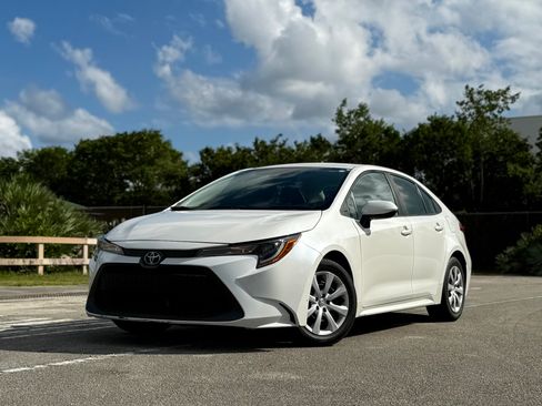 Used 2021 Toyota Corolla LE image 1