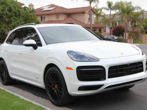 Used 2021 Porsche Cayenne GTS AWD/4WD image 19