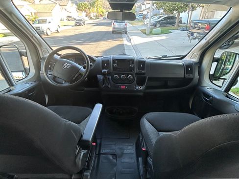 Used 2020 RAM ProMaster 2500 FWD image 9
