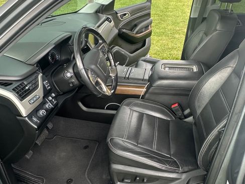 Used 2020 GMC Yukon XL Denali w/ Denali Premium Package image 12
