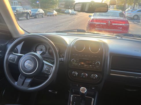 Used 2016 Jeep Patriot Sport w/ Power Value Group image 4