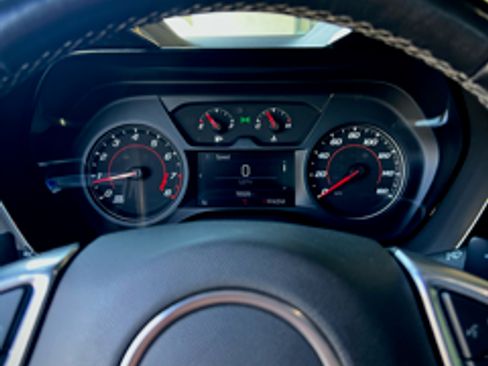 Used 2020 Chevrolet Camaro LT image 17