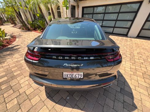 Used 2018 Porsche Panamera 4 image 8