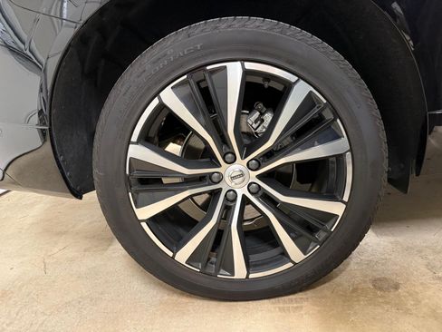 Used 2025 Volvo XC60 B5 Plus w/ Protection Package Premier image 5