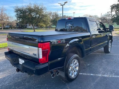 Used 2017 Ford F250 Platinum w/ Platinum Ultimate Package image 4