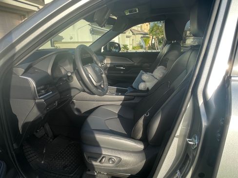 Used 2024 Toyota Grand Highlander AWD image 9